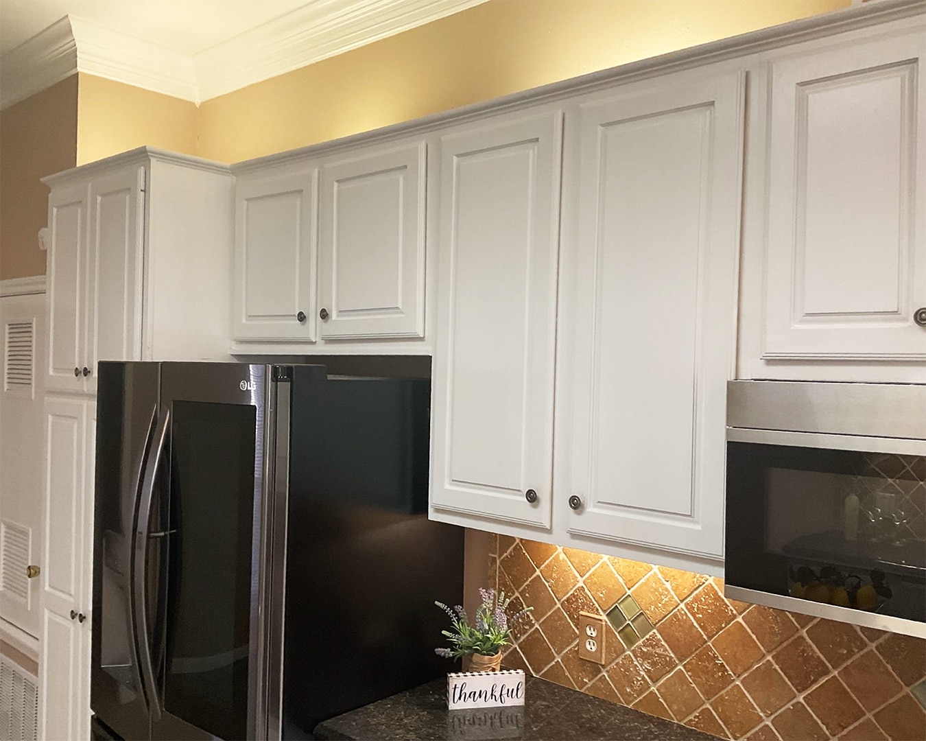 Painted white kitchen cabinets